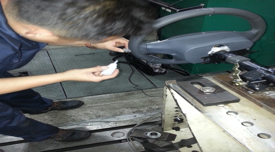 某汽車檢測中心應(yīng)用我司系統(tǒng)檢測汽車方向盤固有頻率